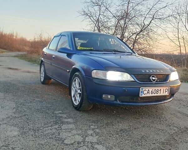 Синий Опель Вектра, объемом двигателя 1.8 л и пробегом 123 тыс. км за 2750 $, фото 1 на Automoto.ua