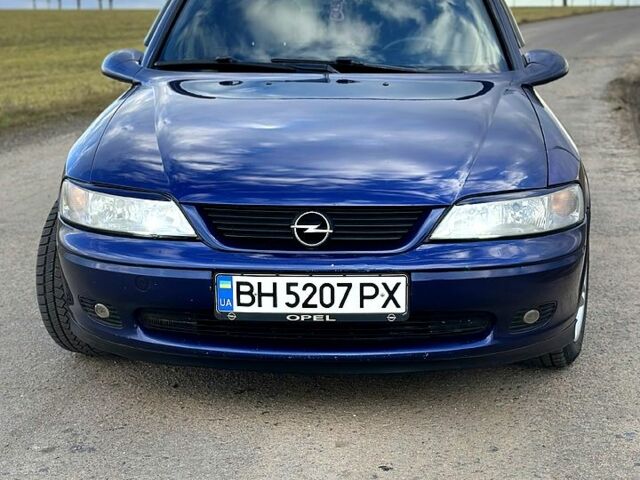 Синій Опель Вектра, об'ємом двигуна 1.8 л та пробігом 350 тис. км за 2700 $, фото 1 на Automoto.ua