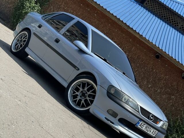 Опель Вектра 1997 в Славянске на Automoto.ua Синий Опель Вектра, объемом двигателя 1.6 л и пробегом 420 тыс. км за 3500 $, фото 1 на Automoto.ua