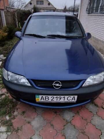 Синий Опель Вектра, объемом двигателя 2 л и пробегом 100 тыс. км за 3000 $, фото 1 на Automoto.ua