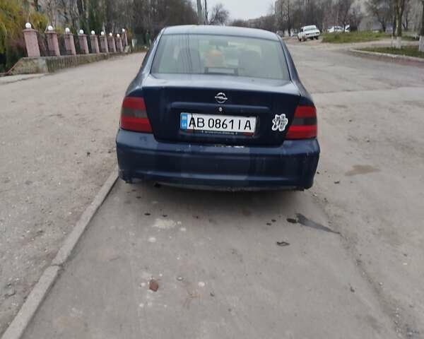 Синий Опель Вектра, объемом двигателя 1.59 л и пробегом 350 тыс. км за 1600 $, фото 1 на Automoto.ua