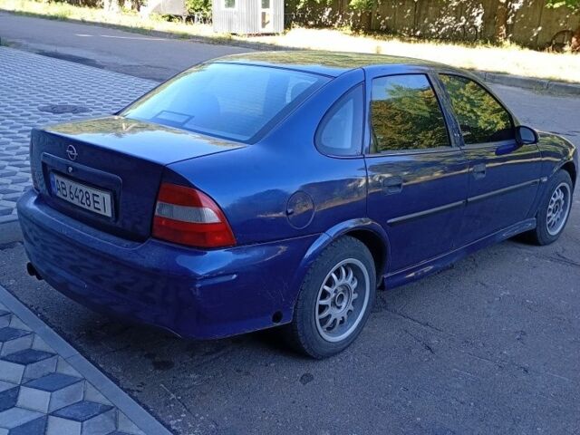 Синій Опель Вектра, об'ємом двигуна 1.8 л та пробігом 300 тис. км за 2098 $, фото 1 на Automoto.ua