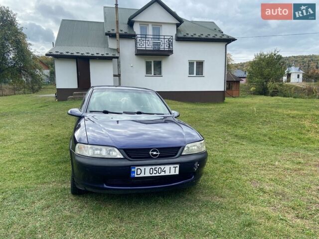 Синій Опель Вектра, об'ємом двигуна 1.6 л та пробігом 300 тис. км за 1800 $, фото 1 на Automoto.ua