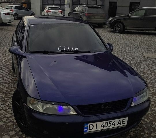 Синій Опель Вектра, об'ємом двигуна 1.6 л та пробігом 132 тис. км за 2600 $, фото 1 на Automoto.ua