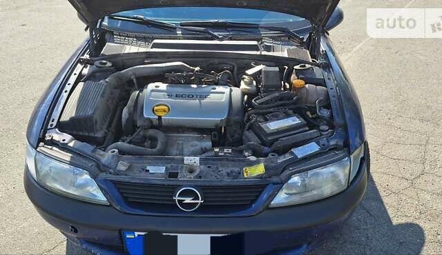 Синий Опель Вектра, объемом двигателя 1.6 л и пробегом 327 тыс. км за 2397 $, фото 1 на Automoto.ua