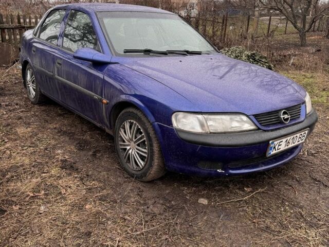 Синий Опель Вектра, объемом двигателя 1.8 л и пробегом 400 тыс. км за 2000 $, фото 1 на Automoto.ua