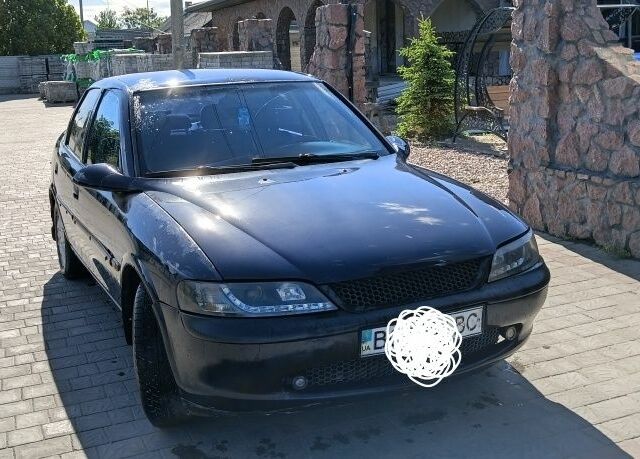 Синий Опель Вектра, объемом двигателя 2 л и пробегом 310 тыс. км за 1565 $, фото 1 на Automoto.ua