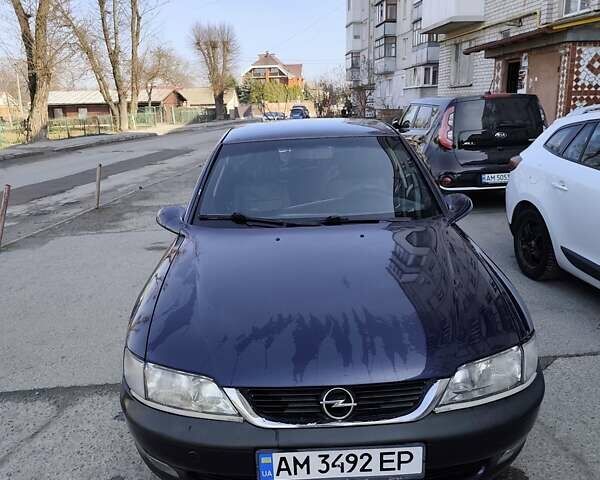 Синий Опель Вектра, объемом двигателя 2 л и пробегом 345 тыс. км за 2300 $, фото 1 на Automoto.ua