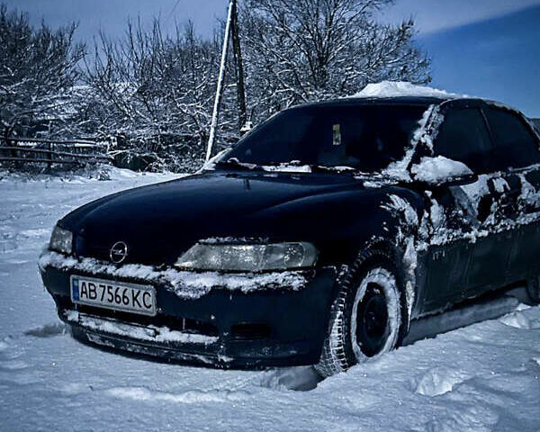 Синий Опель Вектра, объемом двигателя 1.6 л и пробегом 400 тыс. км за 3000 $, фото 1 на Automoto.ua