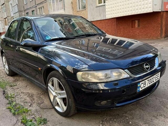 Синий Опель Вектра, объемом двигателя 2 л и пробегом 326 тыс. км за 2800 $, фото 1 на Automoto.ua