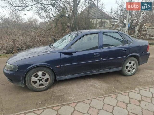 Синий Опель Вектра, объемом двигателя 1.8 л и пробегом 365 тыс. км за 1350 $, фото 1 на Automoto.ua