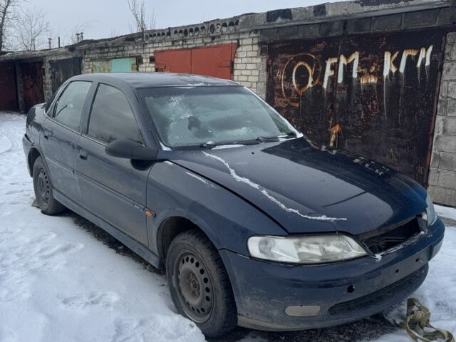 Синий Опель Вектра, объемом двигателя 1.6 л и пробегом 270 тыс. км за 370 $, фото 1 на Automoto.ua