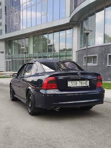 Синий Опель Вектра, объемом двигателя 1.8 л и пробегом 260 тыс. км за 3500 $, фото 1 на Automoto.ua