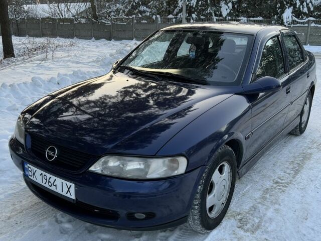 Синий Опель Вектра, объемом двигателя 2 л и пробегом 340 тыс. км за 2500 $, фото 1 на Automoto.ua