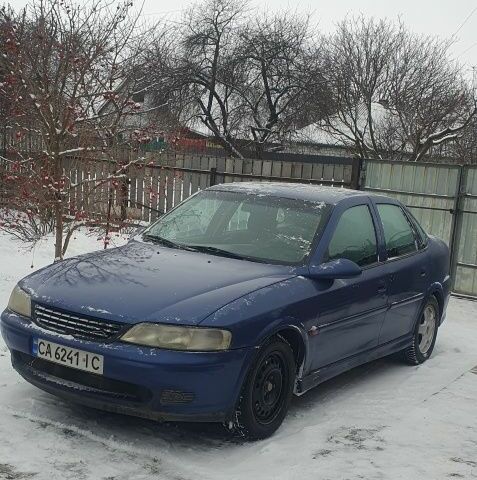 Синій Опель Вектра, об'ємом двигуна 1.6 л та пробігом 262 тис. км за 1600 $, фото 1 на Automoto.ua