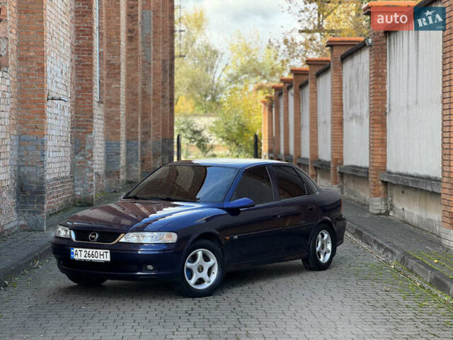 Синий Опель Вектра, объемом двигателя 1.8 л и пробегом 200 тыс. км за 3300 $, фото 1 на Automoto.ua