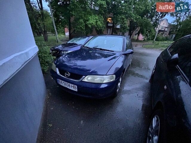 Синій Опель Вектра, об'ємом двигуна 1.6 л та пробігом 400 тис. км за 2100 $, фото 1 на Automoto.ua