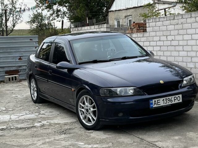 Синий Опель Вектра, объемом двигателя 2 л и пробегом 250 тыс. км за 2800 $, фото 1 на Automoto.ua