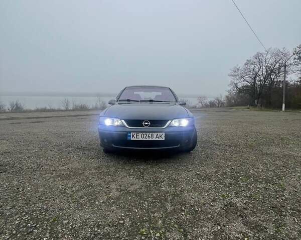 Синий Опель Вектра, объемом двигателя 1.6 л и пробегом 338 тыс. км за 2700 $, фото 1 на Automoto.ua