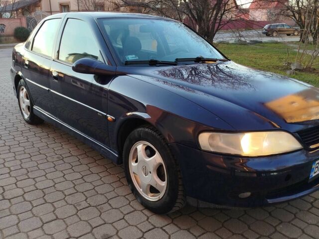 Синий Опель Вектра, объемом двигателя 1.8 л и пробегом 226 тыс. км за 2650 $, фото 1 на Automoto.ua