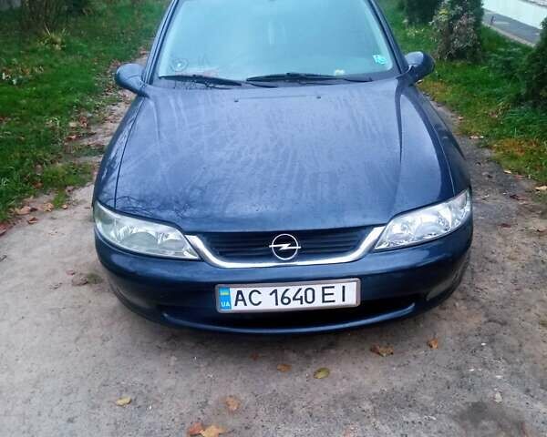 Синий Опель Вектра, объемом двигателя 1.8 л и пробегом 350 тыс. км за 2450 $, фото 1 на Automoto.ua