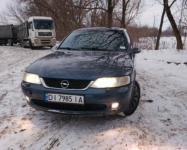 Синій Опель Вектра, об'ємом двигуна 2 л та пробігом 347 тис. км за 2700 $, фото 1 на Automoto.ua