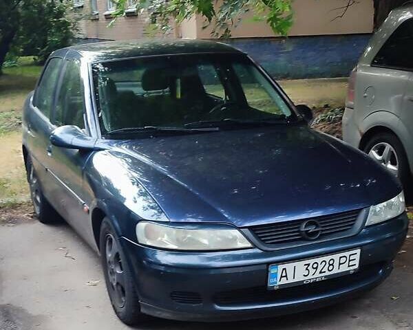 Синій Опель Вектра, об'ємом двигуна 1.8 л та пробігом 347 тис. км за 3300 $, фото 1 на Automoto.ua