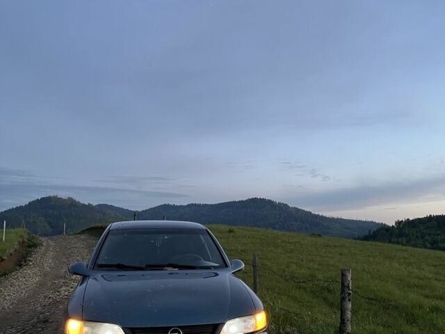 Синій Опель Вектра, об'ємом двигуна 1.6 л та пробігом 330 тис. км за 2000 $, фото 1 на Automoto.ua