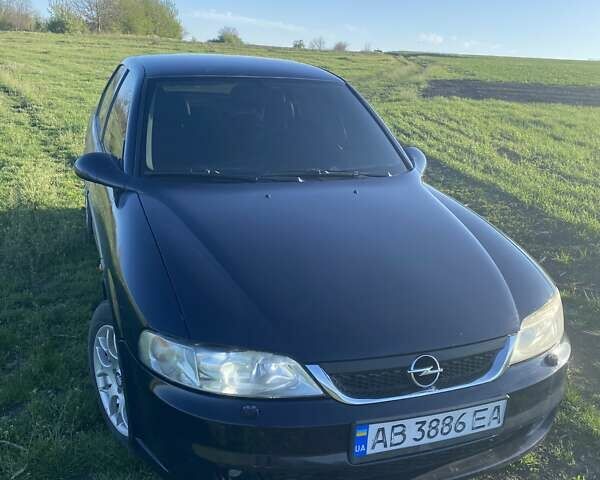 Синій Опель Вектра, об'ємом двигуна 1.8 л та пробігом 317 тис. км за 3200 $, фото 1 на Automoto.ua