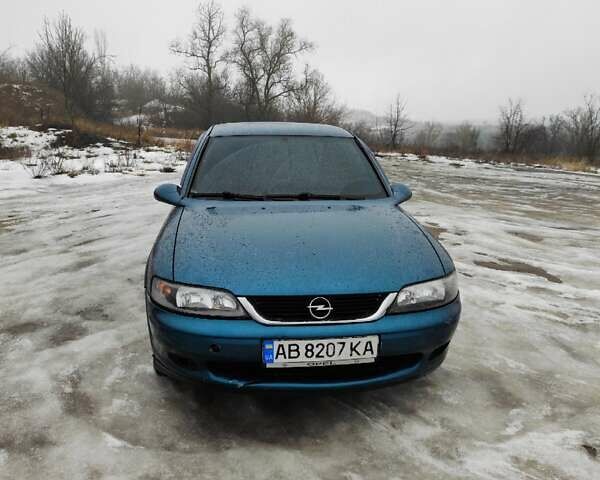 Синий Опель Вектра, объемом двигателя 1.6 л и пробегом 340 тыс. км за 3150 $, фото 1 на Automoto.ua