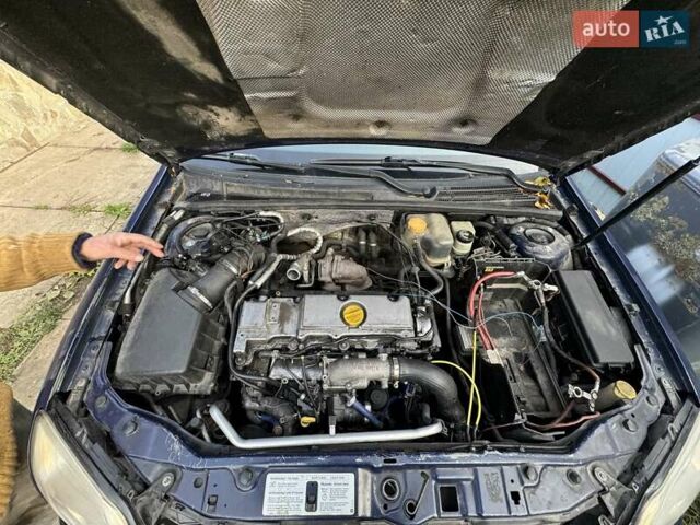 Синій Опель Вектра, об'ємом двигуна 2 л та пробігом 300 тис. км за 1500 $, фото 1 на Automoto.ua