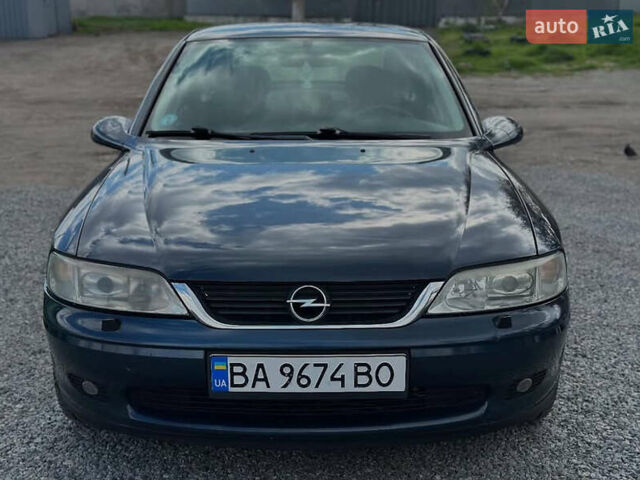 Синій Опель Вектра, об'ємом двигуна 1.6 л та пробігом 318 тис. км за 2900 $, фото 1 на Automoto.ua