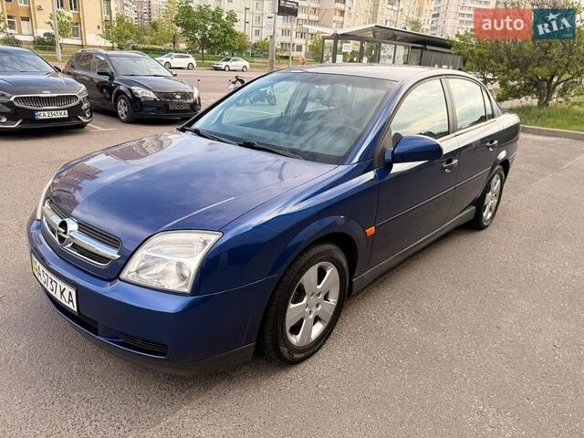 Синий Опель Вектра, объемом двигателя 1.8 л и пробегом 247 тыс. км за 3900 $, фото 1 на Automoto.ua
