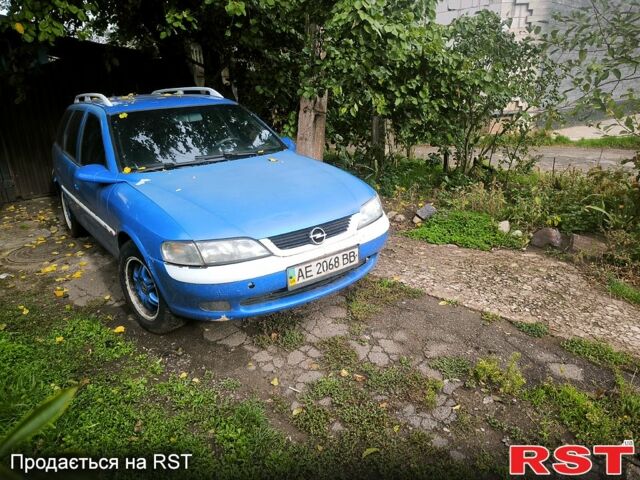 Синий Опель Вектра, объемом двигателя 1.8 л и пробегом 230 тыс. км за 1350 $, фото 1 на Automoto.ua