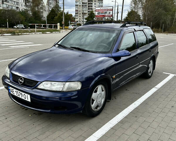 Синий Опель Вектра, объемом двигателя 1.6 л и пробегом 320 тыс. км за 1900 $, фото 1 на Automoto.ua