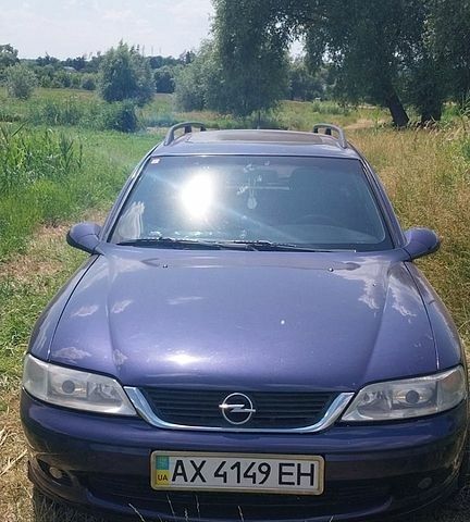 Синий Опель Вектра, объемом двигателя 2 л и пробегом 300 тыс. км за 2200 $, фото 1 на Automoto.ua