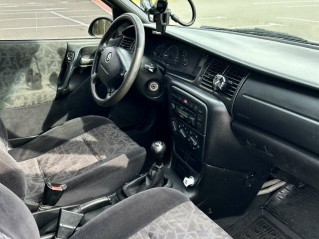 Синій Опель Вектра, об'ємом двигуна 1.6 л та пробігом 340 тис. км за 1700 $, фото 1 на Automoto.ua