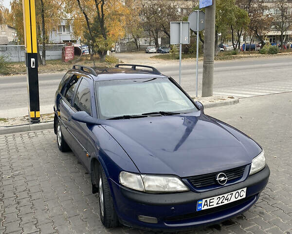 Синій Опель Вектра, об'ємом двигуна 2 л та пробігом 380 тис. км за 3199 $, фото 1 на Automoto.ua