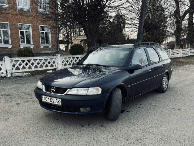 Синий Опель Вектра, объемом двигателя 1.8 л и пробегом 400 тыс. км за 1500 $, фото 1 на Automoto.ua