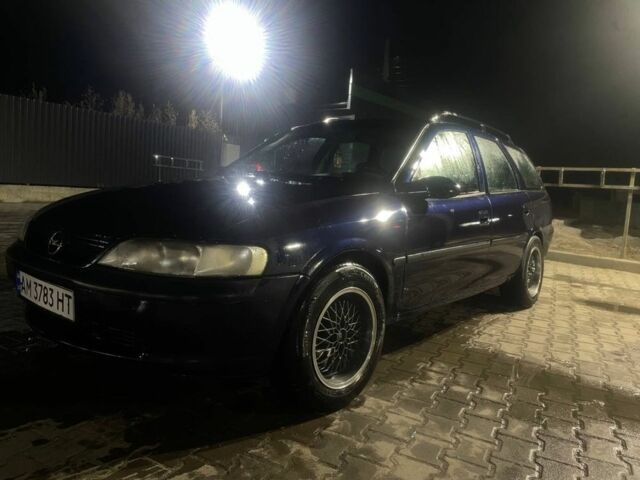 Синий Опель Вектра, объемом двигателя 1.8 л и пробегом 315 тыс. км за 2400 $, фото 1 на Automoto.ua