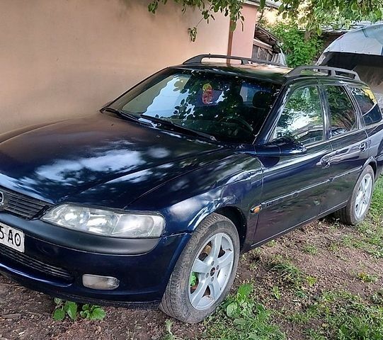 Синій Опель Вектра, об'ємом двигуна 2 л та пробігом 350 тис. км за 2800 $, фото 1 на Automoto.ua