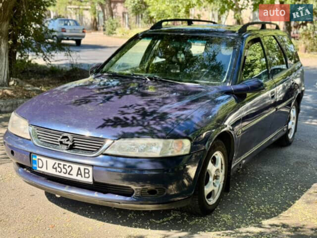 Синий Опель Вектра, объемом двигателя 2 л и пробегом 185 тыс. км за 2100 $, фото 1 на Automoto.ua