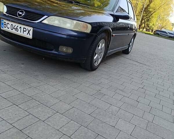 Синий Опель Вектра, объемом двигателя 1.8 л и пробегом 312 тыс. км за 2550 $, фото 1 на Automoto.ua