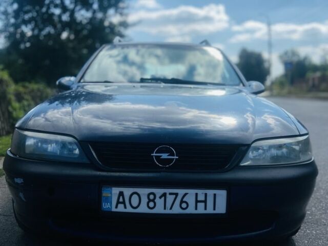 Синій Опель Вектра, об'ємом двигуна 2 л та пробігом 300 тис. км за 1800 $, фото 1 на Automoto.ua