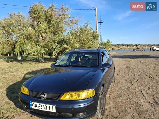 Синий Опель Вектра, объемом двигателя 2 л и пробегом 332 тыс. км за 2500 $, фото 1 на Automoto.ua