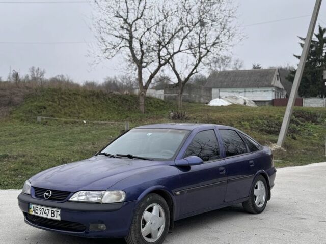Синій Опель Вектра, об'ємом двигуна 1.6 л та пробігом 250 тис. км за 1500 $, фото 1 на Automoto.ua