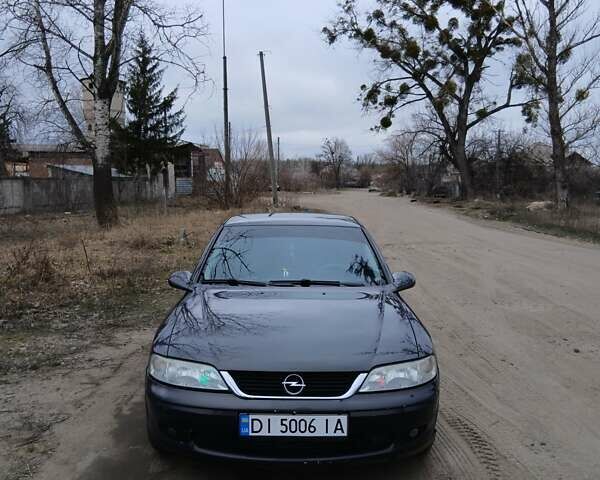 Синій Опель Вектра, об'ємом двигуна 2 л та пробігом 267 тис. км за 4000 $, фото 1 на Automoto.ua