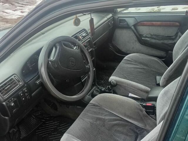 Зелений Опель Вектра, об'ємом двигуна 1.8 л та пробігом 47 тис. км за 1600 $, фото 1 на Automoto.ua