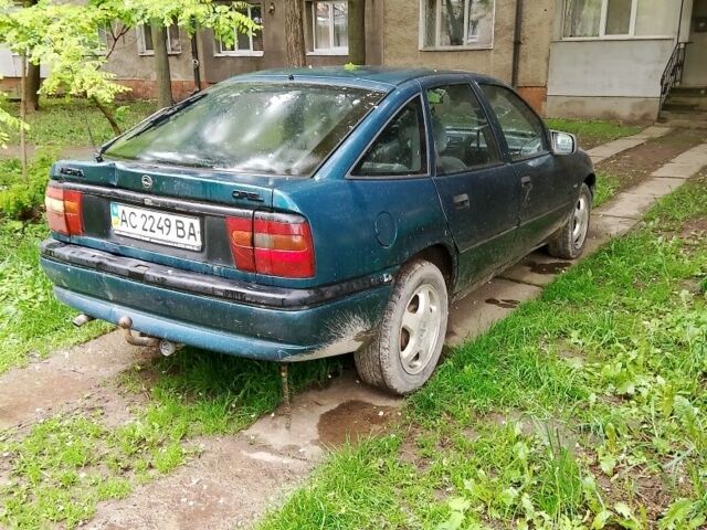 Зеленый Опель Вектра, объемом двигателя 1.8 л и пробегом 300 тыс. км за 900 $, фото 1 на Automoto.ua