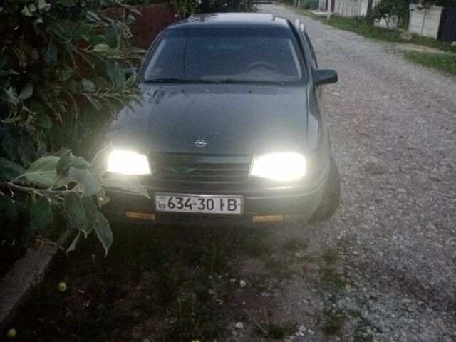 Зеленый Опель Вектра, объемом двигателя 1.6 л и пробегом 470 тыс. км за 1000 $, фото 1 на Automoto.ua